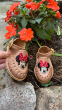 Cargar imagen en el visor de la galería, Minnie Tan Buckle