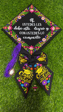 Cargar imagen en el visor de la galería, Comparto mi Logro - Embroidered graduation cap topper