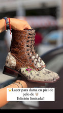 Cargar imagen en el visor de la galería, Botas Lacer - Unique Cowhide Pattern Leather Tooled Boots