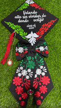 Cargar imagen en el visor de la galería, Volando Alto 2026 Embroidered graduation cap topper only