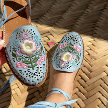 Cargar imagen en el visor de la galería, Irene 3D- Blue Embroidered Lace Up Huaraches