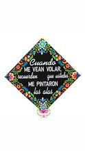 Cargar imagen en el visor de la galería, Cuando me Vean Volar - Embroidered graduation cap topper
