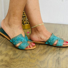 Cargar imagen en el visor de la galería, Viera - Turquoise Embroidered sandal PREORDER