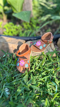 Cargar imagen en el visor de la galería, Clarissa - Tan Embroidered Buckle PREORDER