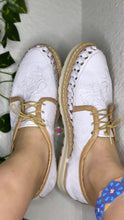 Cargar imagen en el visor de la galería, Imprinted White Loafer