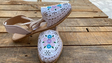 Cargar imagen en el visor de la galería, Primavera Blanca - White Embroidered Leather Lace up Huaraches