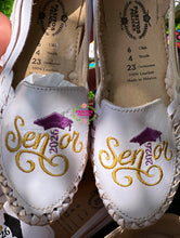 Cargar imagen en el visor de la galería, Gold 2026 Senior Purple- Flats