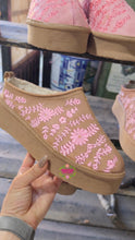Cargar imagen en el visor de la galería, Conchita - Warm Pink Tan Warm