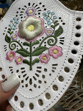 Cargar imagen en el visor de la galería, Irene 3D- white Embroidered Lace Up Huaraches