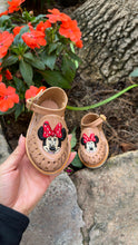 Cargar imagen en el visor de la galería, Minnie Tan Buckle
