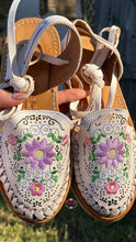 Cargar imagen en el visor de la galería, Rosaura Buckle - Mommy and me