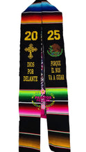 Cargar imagen en el visor de la galería, *2026* Dios por delante Black Graduation Stole Sarape Sash IN STOCK