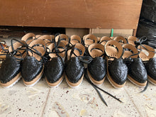 Cargar imagen en el visor de la galería, Black Platform Lace Up