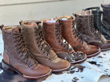 Cargar imagen en el visor de la galería, Botas Lacer - Shedron Leather Tooled Boots
