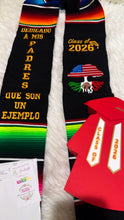 Cargar imagen en el visor de la galería, *2026* Dedicado a mis padres - Ejemplo Black Graduation Stole Sarape Sash IN STOCK