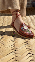 Cargar imagen en el visor de la galería, Irene 3D- Tan Embroidered Lace Up Huaraches