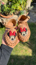 Cargar imagen en el visor de la galería, Minnie Tan Buckle