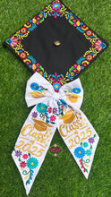 Cargar imagen en el visor de la galería, White Moño - Unique Embroidered Class of 2026 Bows IN STOCK