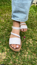 Cargar imagen en el visor de la galería, Trenzita Blanca- White Tooled Braid