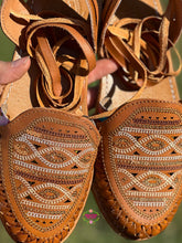 Cargar imagen en el visor de la galería, Sequin Tan Lace Up