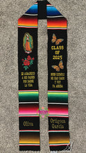 Cargar imagen en el visor de la galería, 24 Virgen - Le agradezco Black Graduation stole IN STOCK
