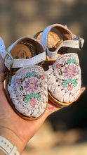 Cargar imagen en el visor de la galería, Rosaura Buckle - Mommy and me