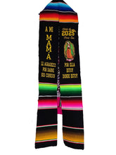 Cargar imagen en el visor de la galería, *2026* A mi mamá consejos Virgen Black Graduation StoleSarape Sash IN STOCK