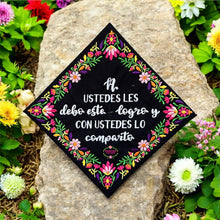 Cargar imagen en el visor de la galería, Comparto mi Logro - Embroidered graduation cap topper