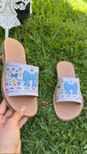 Cargar imagen en el visor de la galería, White Coquette Blue Bow Mexican Sandals