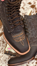 Cargar imagen en el visor de la galería, Botas Punta Francesa Tacón Cubano Lacer - French Toe Chocolate