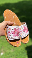 Cargar imagen en el visor de la galería, Pink Pani- Mexican plumeria Frangipani Sandals