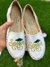 Cargar imagen en el visor de la galería, Senior 2026 - Gold and Green Leather Flats