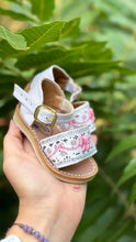 Cargar imagen en el visor de la galería, Coquette White Mexican Buckle Sandals
