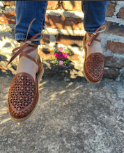 Cargar imagen en el visor de la galería, Ricitos Dorados- Tan Lace Up Sandals PREORDER