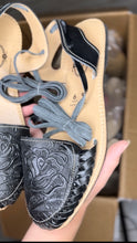 Cargar imagen en el visor de la galería, Mexico - Black Tooled lace up