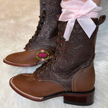 Cargar imagen en el visor de la galería, Botas Lacer - Tan Leather Laced Tooled Boots