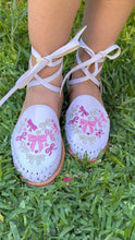 Cargar imagen en el visor de la galería, Hearts Coquette- white Embroidered Lace Up Huaraches