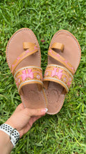 Cargar imagen en el visor de la galería, Coquette 3D Tan Toe Sandals