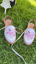 Cargar imagen en el visor de la galería, Hearts Coquette- white Embroidered Lace Up Huaraches