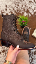 Cargar imagen en el visor de la galería, Botas Punta Francesa Tacón Cubano Lacer - French Toe Chocolate