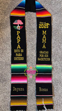 Cargar imagen en el visor de la galería, 2026 Papá Mama Gracias - Sacrifices Black Graduation Stole Sarape Sash IN STOCK