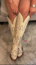 Cargar imagen en el visor de la galería, Allison Hueso - Bone Leather Boots