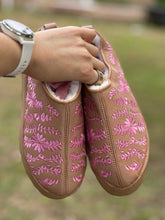 Cargar imagen en el visor de la galería, Conchita - Warm Pink Tan Warm