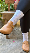 Cargar imagen en el visor de la galería, Corcho - Tan Leather Slides
