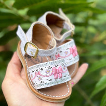 Cargar imagen en el visor de la galería, Coquette White Mexican Buckle Sandals