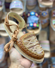 Cargar imagen en el visor de la galería, Sequin Tan Lace Up