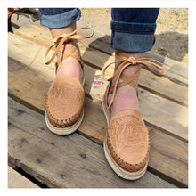 Cargar imagen en el visor de la galería, Mexico - Light Tan Tooled Lace Up