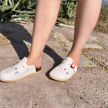 Cargar imagen en el visor de la galería, Blancita Hand Painted Slides