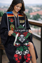 Cargar imagen en el visor de la galería, Si Se Pudo - Embroidered graduation cap topper