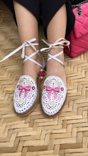 Cargar imagen en el visor de la galería, Coquette 3D Mommy and me-  Embroidered Lace Up Huaraches